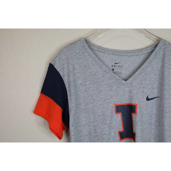 Nike Dri-Fit Womens‎ Short Sleeve V-Neck Printed T-Shirt Small Iowa Fit Gray - Picture 3 of 10